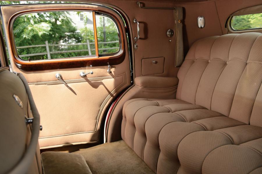  Cadillac Twelve Formal Sedan by Fleetwood 1937 года  (фото 7 из 26)